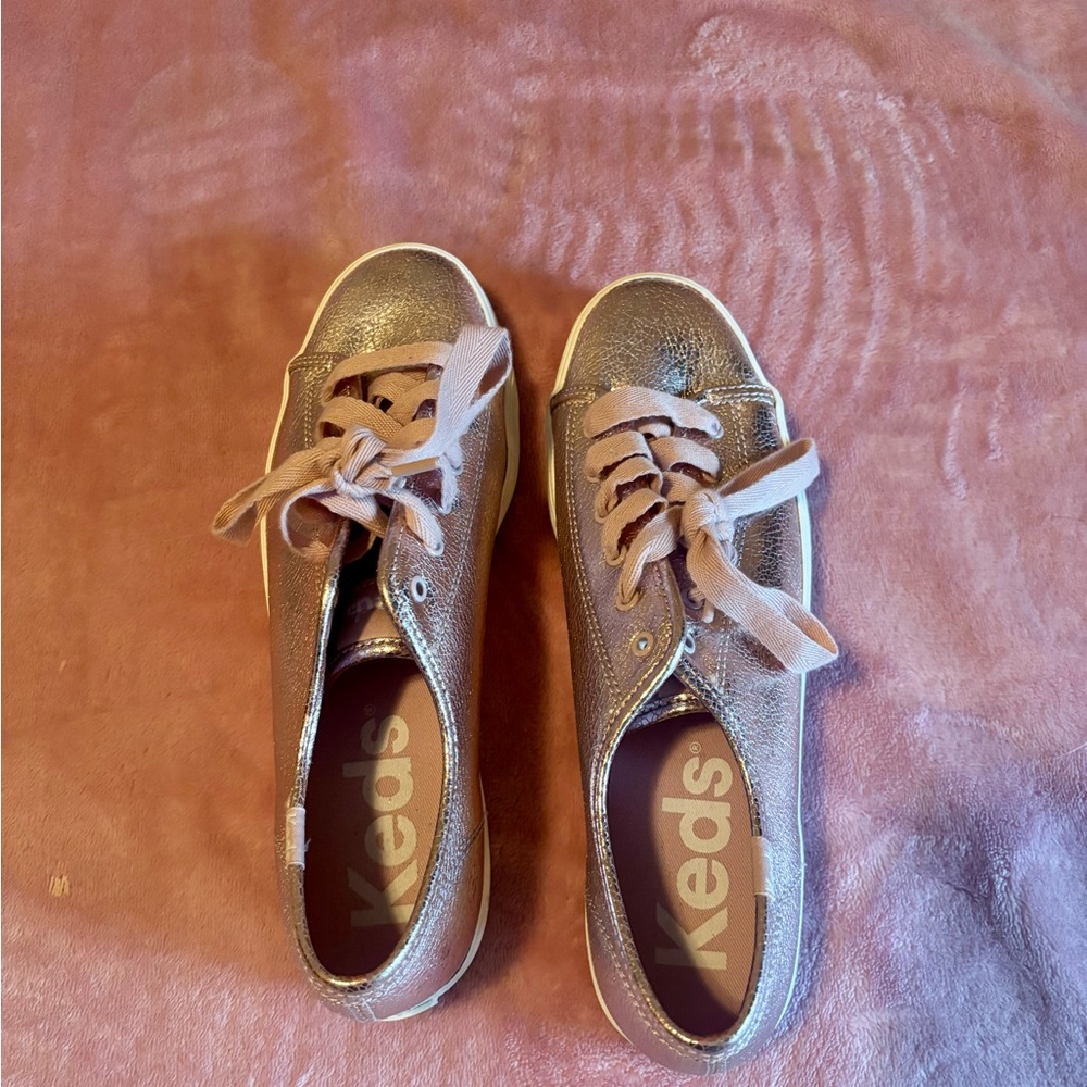 Keds Women's Metallic Pink Sneakers Size 9 - Picture 2 of 3